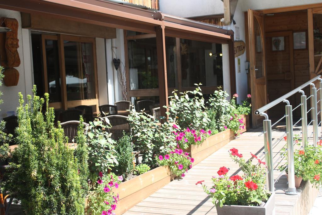 Logis Hotel Gai Soleil Самоен Экстерьер фото
